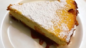 «Cala» Calabrese nos comparte una torta de ricota y dulce de leche