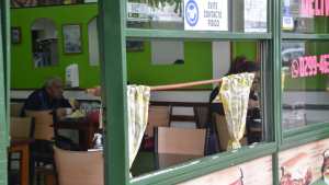 Restricciones: empleados de comercio de Neuquén denuncian que los obligan a trabajar