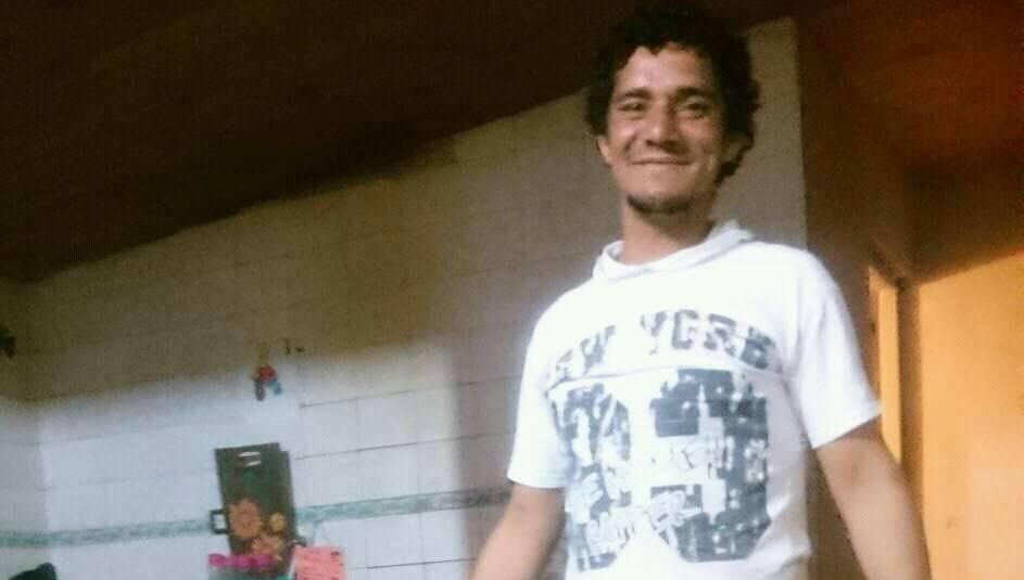 Luis "Chavito" Alonso tenía 42 años. Había ido a visitar a su sobrino y al regresar fue embestido por un auto.