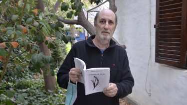 El avión del ingreso al aeropuerto neuquino y la propia madre del poeta fueron los disparadores del libro.