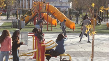 Los espacios públicos tuvieron una alta concurrencia este domingo, pese a las limitaciones. Foto: Oscar Livera.
