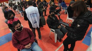 Jornadas maratónicas de vacunación el fin de semana en Neuquén: la premisa es seguir con turnos