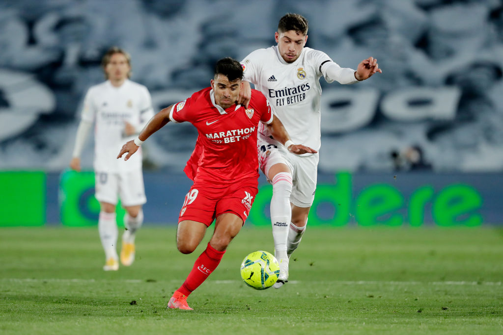 El zapalino Acuña tuvo un buen partido en el empate de su equipo, Sevilla, ante Real Madrid. 