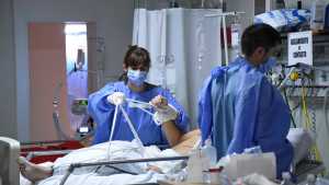 Alto Valle tiene menos restricciones que Bariloche, pero mayor riesgo epidemiológico