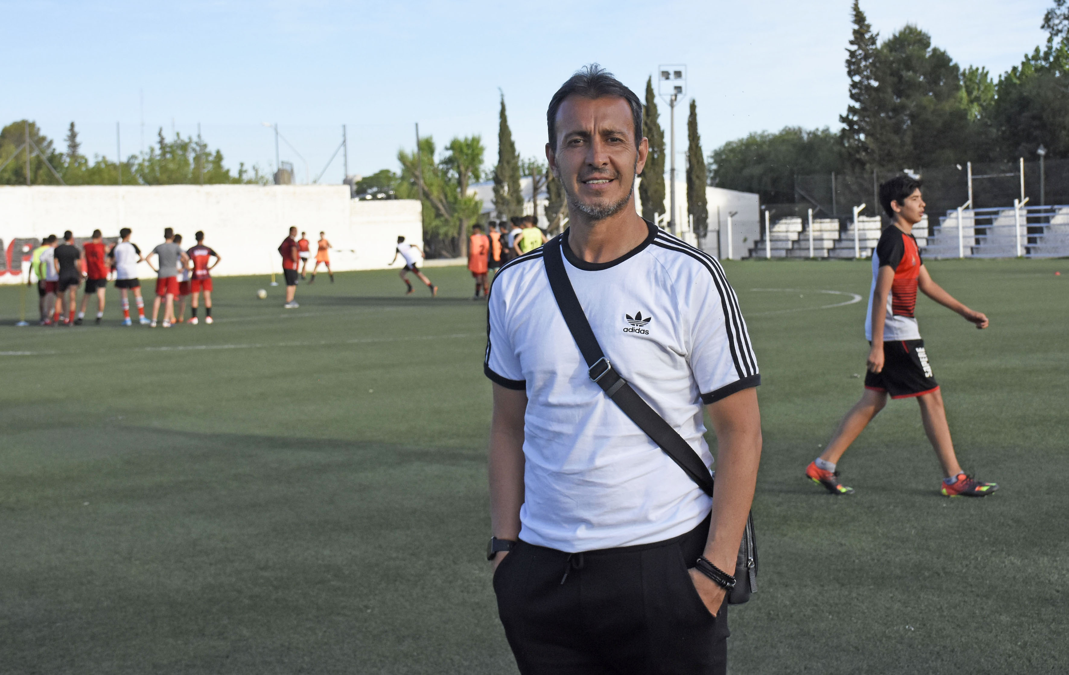 Fernando Batista, entrenador de la sub 23 y sub 20, cuando estuvo en la región. Foto: archivo Florencia Salto