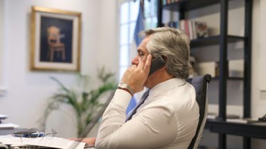 "¿Será consciente del daño que le generó a la Argentina?" preguntó el presidente, apuntando a Macri.-