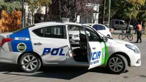 Abrió la puerta del auto y una ciclista terminó en el hospital, en Roca