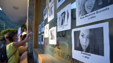 Juan Bautista Quintriqueo mató a su expareja, con quien tenía una hija, en pleno centro de la ciudad de Villa La Angostura. Foto Patricio Rodríguez.