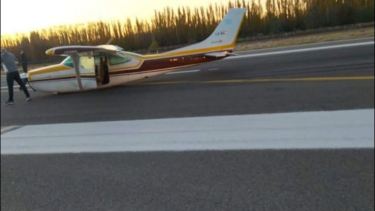 El accidente obligó a suspender las operaciones del aeropuerto de Neuquén. (Gentileza)