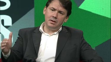 La posible salida de Basualdo generó cruces internos. Por ahora sigue.