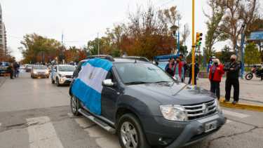 El grupo de autoconvocados pide a los participantes concurrir a la marcha con banderas.