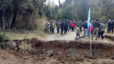 Cuando se produjo la toma, el municipio de El Bolsón, junto a la policía, bloqueó el acceso al Mirador del Azul y Cabeza del Indio. Foto: archivo