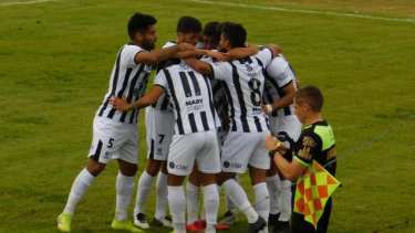 Juan Pablo Zárate marcó su tercer gol en la temporada sobre cinco partidos y así lo festejó con sus compañeros. Foto: Bunker Deportivo  