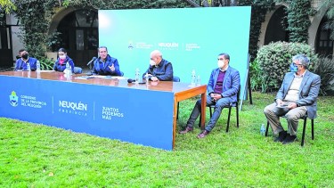 La conferencia se realizó en el patio interno de Casa de Gobierno.