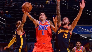 Gabriel va para el aro. Jugó 22 minutos contra uno de los equipos importantes de los últimos años. 