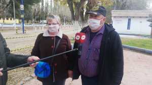 Están casados desde hace 50 años y a pesar de la vacuna, se cuidan más que nunca