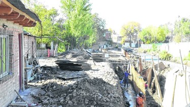 Recursos Hídricos está a cargo de la obras y de acordar con los vecinos las modificaciones a realizar. (FOTO: Yamil Regules)