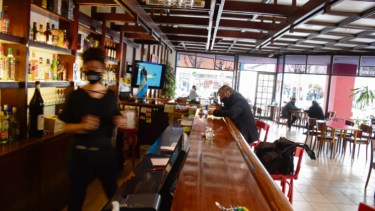 Tanto en Río Negro como Neuquén esperan anuncios sobre las restricciones para hoy. (foto: archivo)