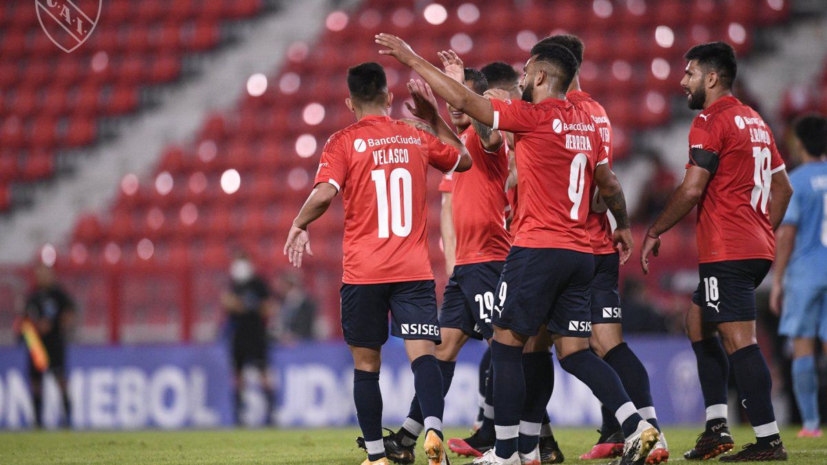 Independiente accedió a los cuartos de final tras vencer a Huracán. (Foto/@independiente)