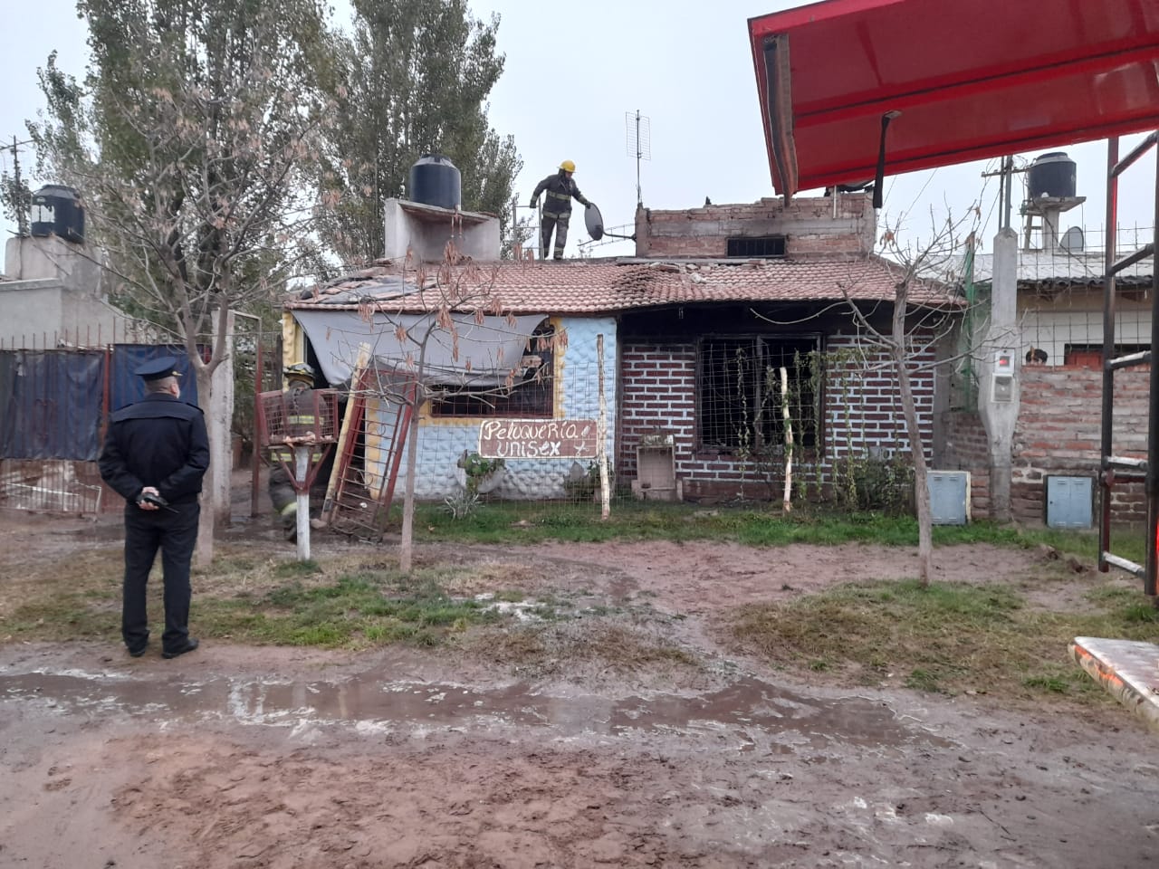 Aún se desconocen las causas del incendio en una casa del barrio Belén de Neuquén (Gentileza)