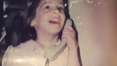 Julieta a los 4 años ya pasaba sus recetas por teléfono!