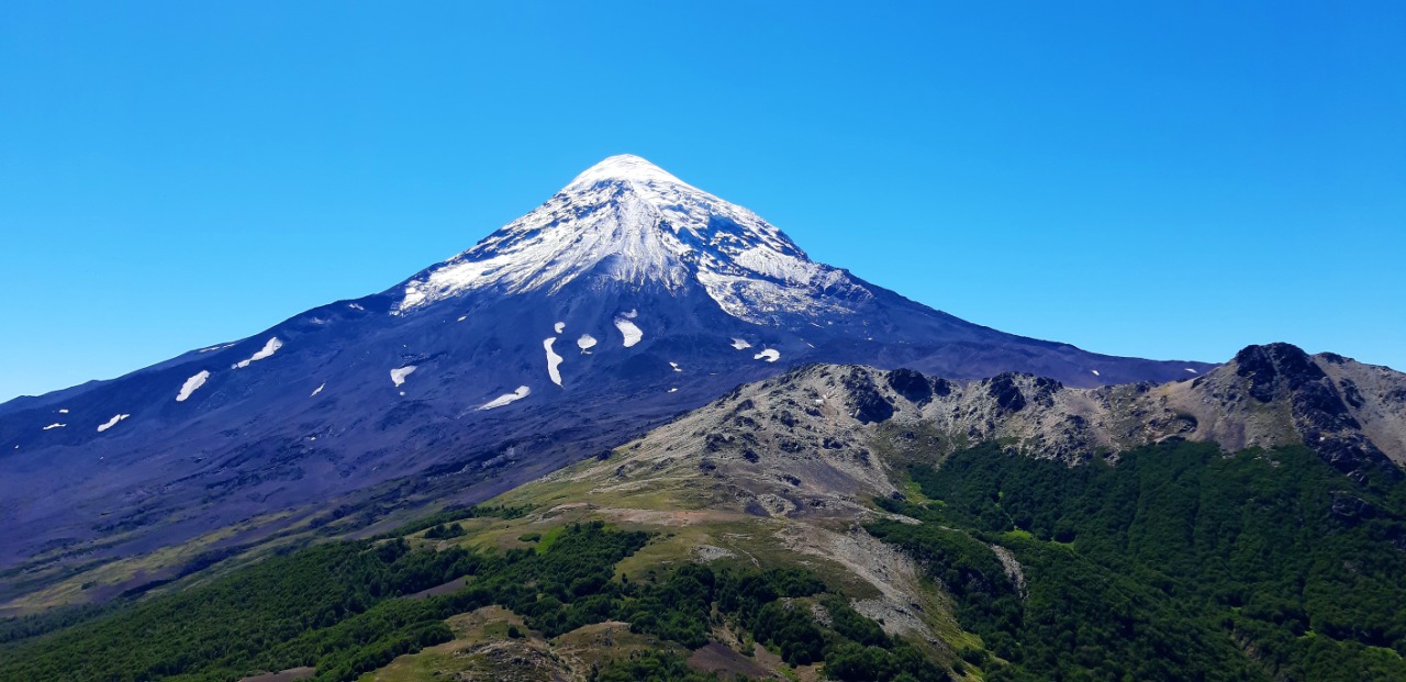 Volcán Lanín. Su cima está cubierta por un casquete glacial. Se encuentra en Neuquén y está categorizado como volcán activo Foto: Gentileza Sebastián garcia