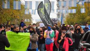 Vecinos de Regina se movilizaron en contra de las nuevas restricciones