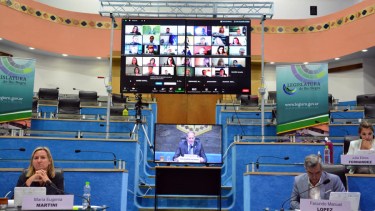 El bloque del FdT siempre cuestiona la situación de la deuda provincial en la Legislatura. Foto: Marcelo Ochoa