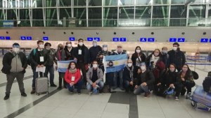 Retienen en un aeropuerto de Colombia a Juan Grabois