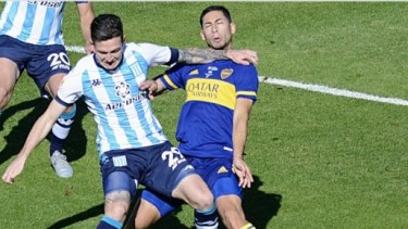 Medina intentó cubrir la pelota y golpeó a Moreno en el cuello. 
