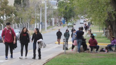 Se controlaran los espacios públicos y locales comerciales, aseguraron desde la Municipalidad de Neuquén. (Oscar Livera)