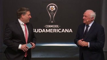 La imagen del día, en cuanto a movida mediática se refiere. Niembro acompañando a Barril en el comienzo de la transmisión. En realidad, fue al revés. 