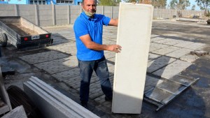 San Blas: usan ostras molidas para fabricar placas para construir viviendas