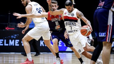Aguirre, capitán y referente, le ganó la final con San Lorenzo a su ex club. Foto: prensa LNB