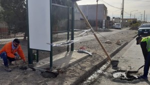 Colocan nuevas garitas para el transporte público en Viedma