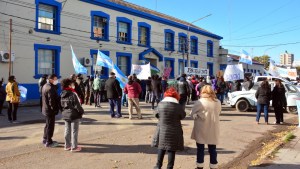 Retirados policiales de Viedma siguen esperando el pago de la zona Patagónica