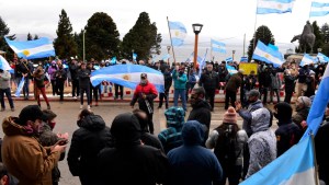Cientos de personas repudiaron en Bariloche las restricciones de Nación y el confinamiento