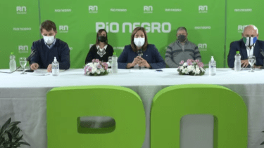 La gobernadora Arabela Carreras se sumó a las restricciones aplicadas por nación por el alto riesgo epidemiológico en toda la provincia y realiza anuncios.