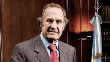 El senador santafesino Reutemann continúa en cuidados intensivos con "pronóstico reservado". 