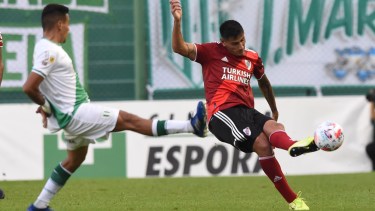 River no pudo con Banfield de visitante pero la derrota de Racing lo dejó bien parado. 