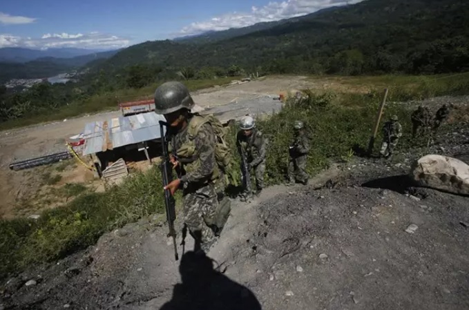 Militares en la región del VRAEM, donde tiene presencia la guerrilla maoísta Sendero Luminoso. Foto: El Comercio.-