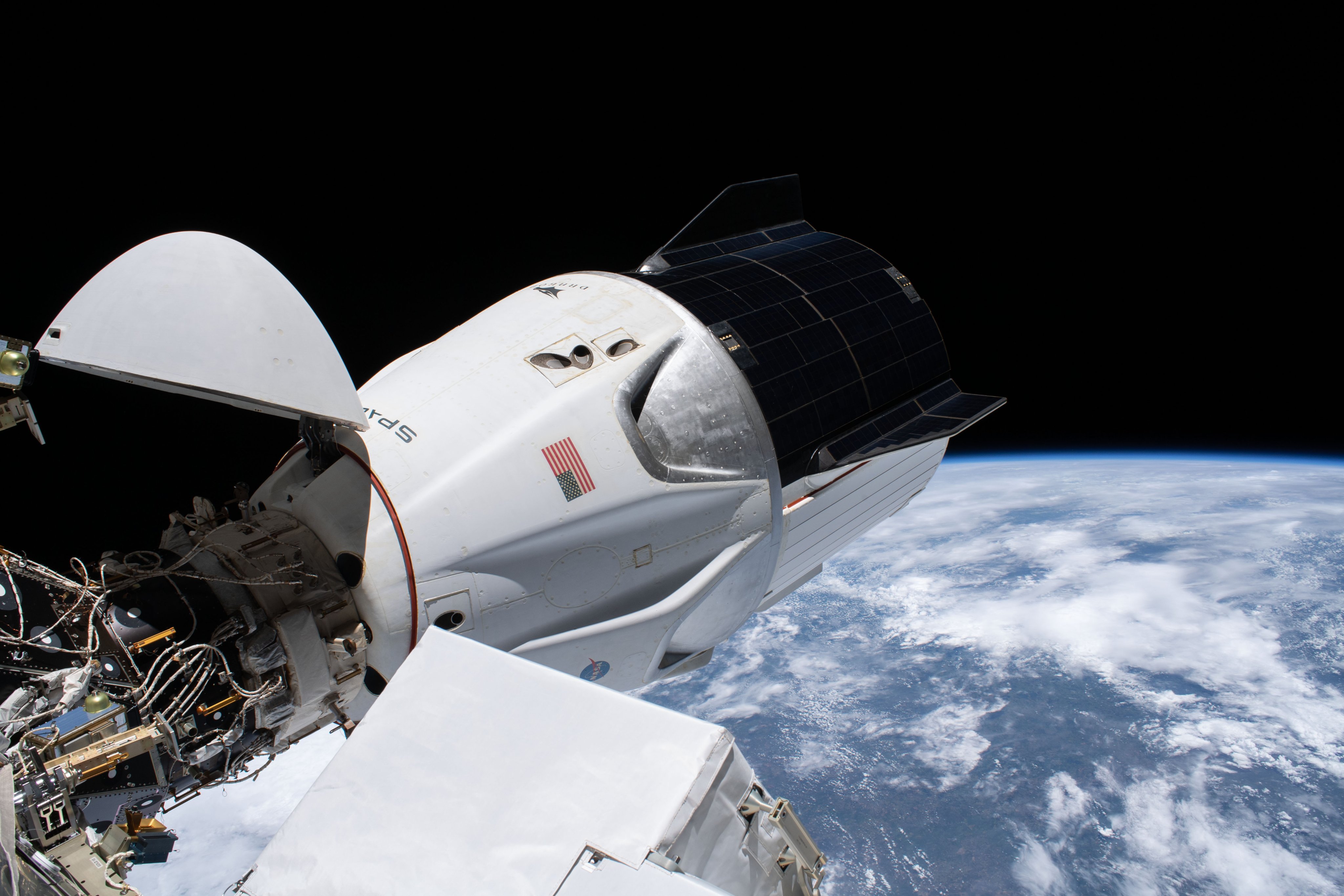 Regresó a Tierra la nave espacial Crew-1 Dragon Resilience.