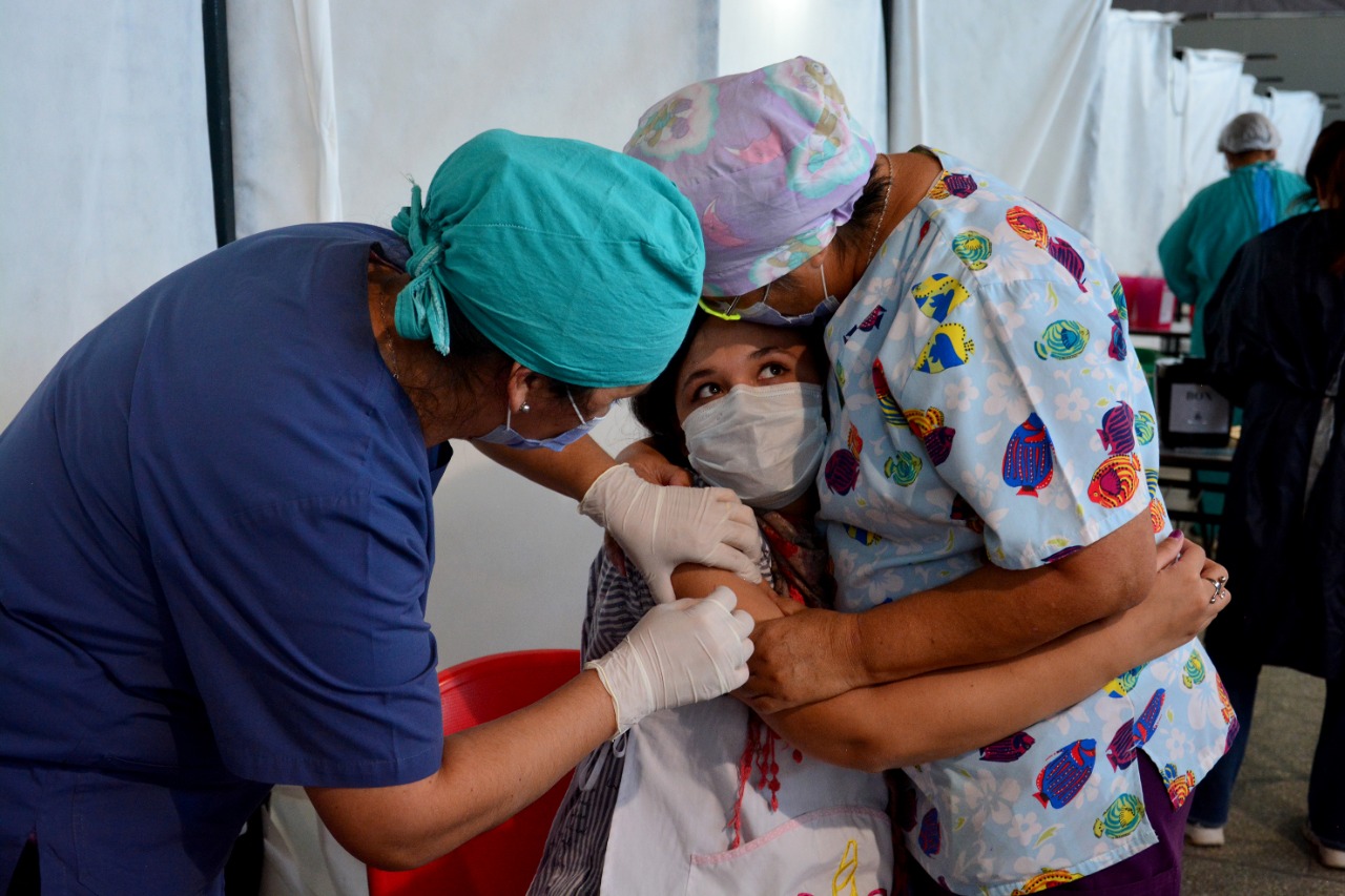 En Viedma ya se vacuna a menores de 60 años, con factores de riesgo. Foto: Marcelo Ochoa