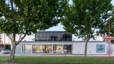 Arquitectura en Cipolletti: diseño despojado para una clínica veterinaria