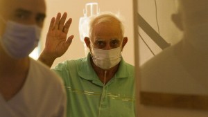 La dura lucha de un jubilado y su hijo médico contra el covid en Viedma