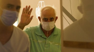 Mario saluda en el momento de su alta médica.
 
Foto: Pablo Leguizamon