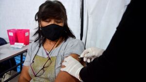 Covid-19: estiman que este lunes vacunarán a 1.100 personas en Viedma