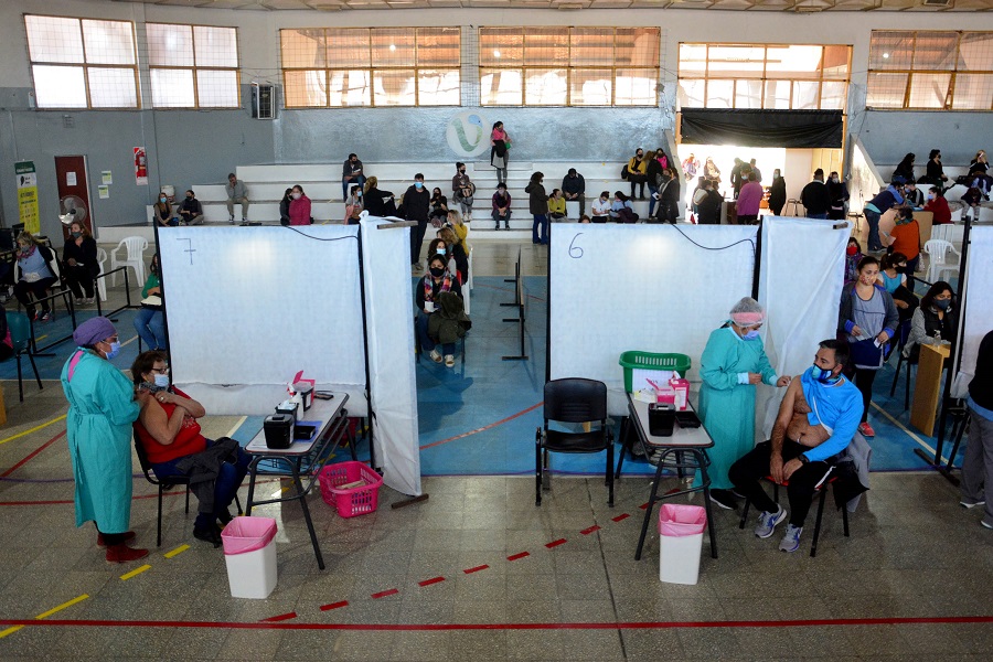 Aseguran que las vacunas ya están en la Provincia y que, poco a poco, estarán llegando a los hospitales rionegrinos. Foto: Marcelo Ochoa