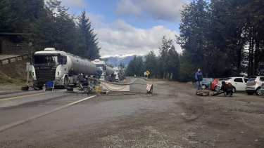 El corte sobre la Ruta 40, a la altura del puente Correntoso, se mantuvo 25 días. Foto: gentileza.