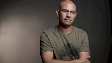 Edgardo Kawior comenzó a trabajar en esta novela mientras concurría al taller literario de Daniel Guebel.